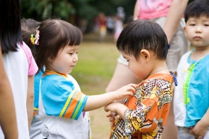 大家都希望孩子能進入知名的幼兒園學習，不得不說，名幼兒園的優勢在某種程度上確實是一般幼兒園無法企及的，名幼兒園的優勢確實更明顯，確實更讓家長放心。一般來說，知名幼兒園有什么特點呢? 